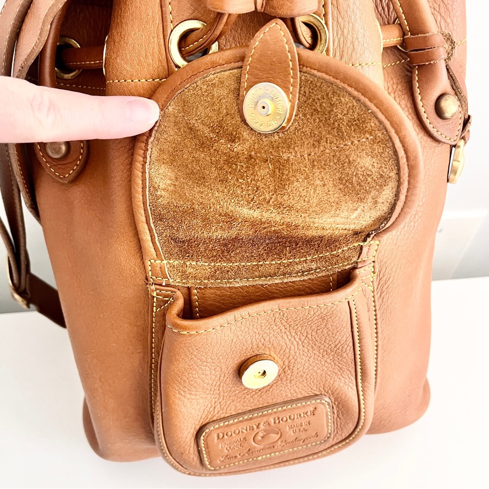 Vintage Dooney & Bourke British Tan Leather Drawstring Bucket Bag - Picture 4 of 14